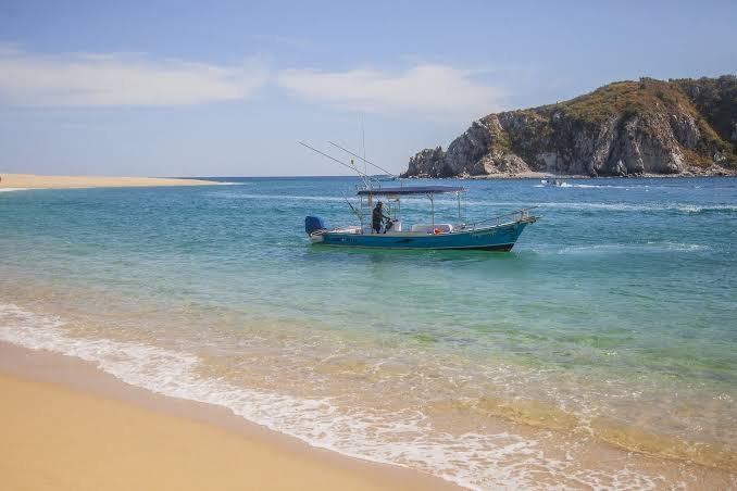 Tour Privado en Lancha – Bahías de Huatulco
